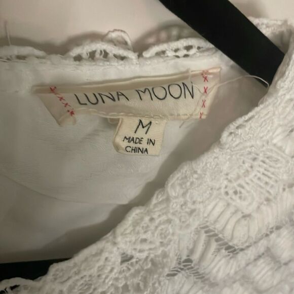 Elegant White Lace Women's Blouse - Picture 2 of 3